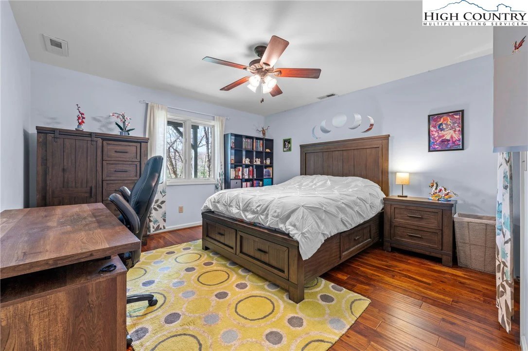Image number 13 for the current listing