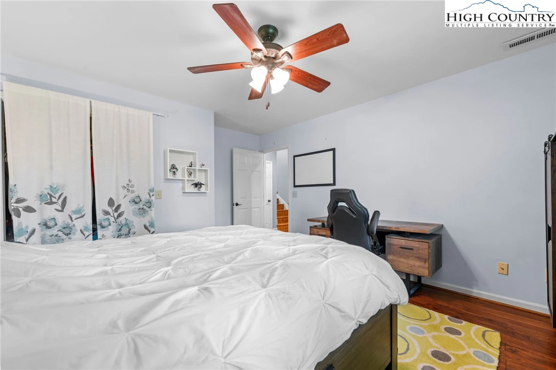 Image number 14 for the current listing