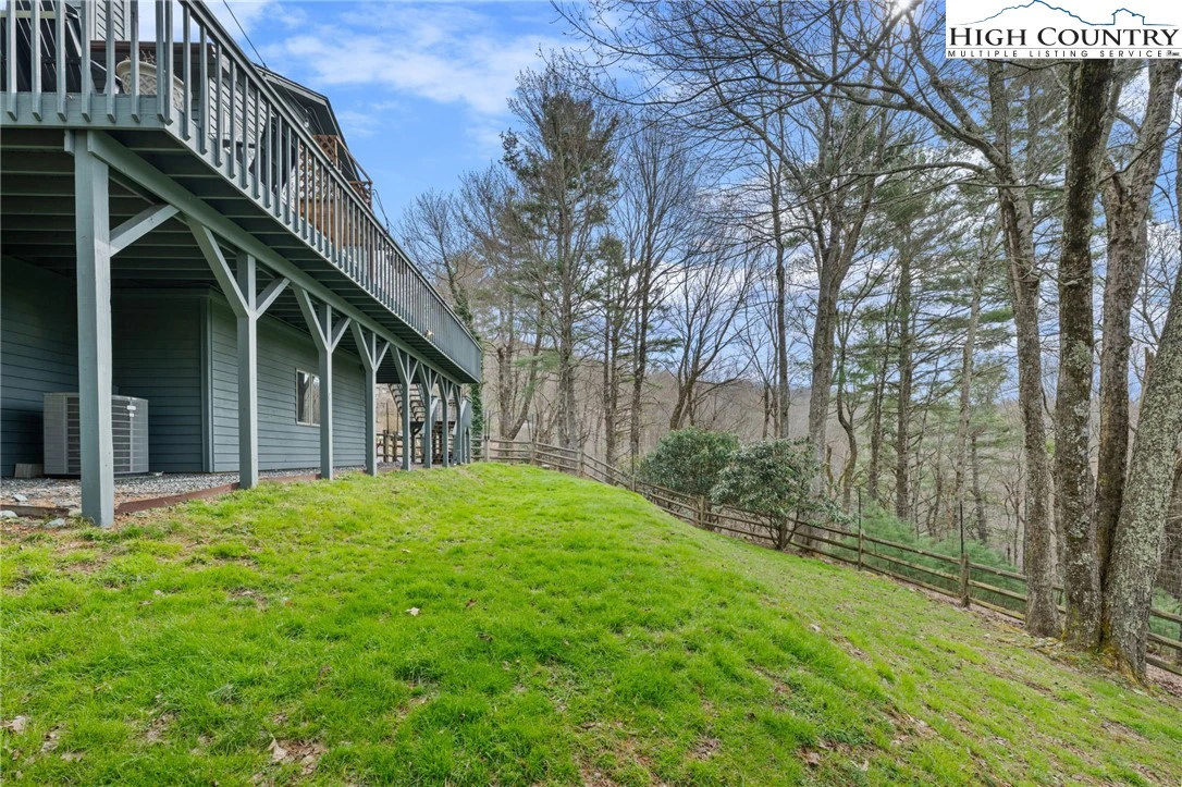 Image number 16 for the current listing
