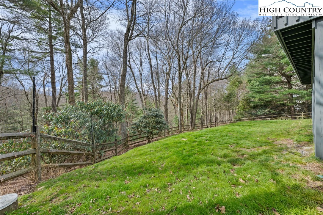 Image number 17 for the current listing