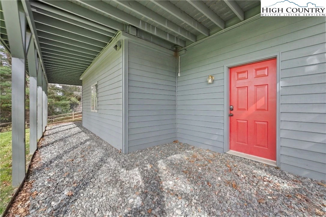 Image number 18 for the current listing