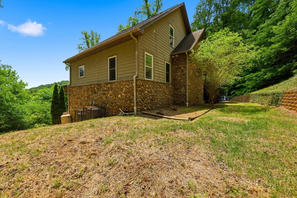 Image number 13 for the current listing