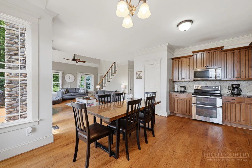 Image number 21 for the current listing