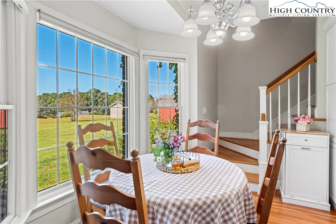 Image number 4 for the current listing