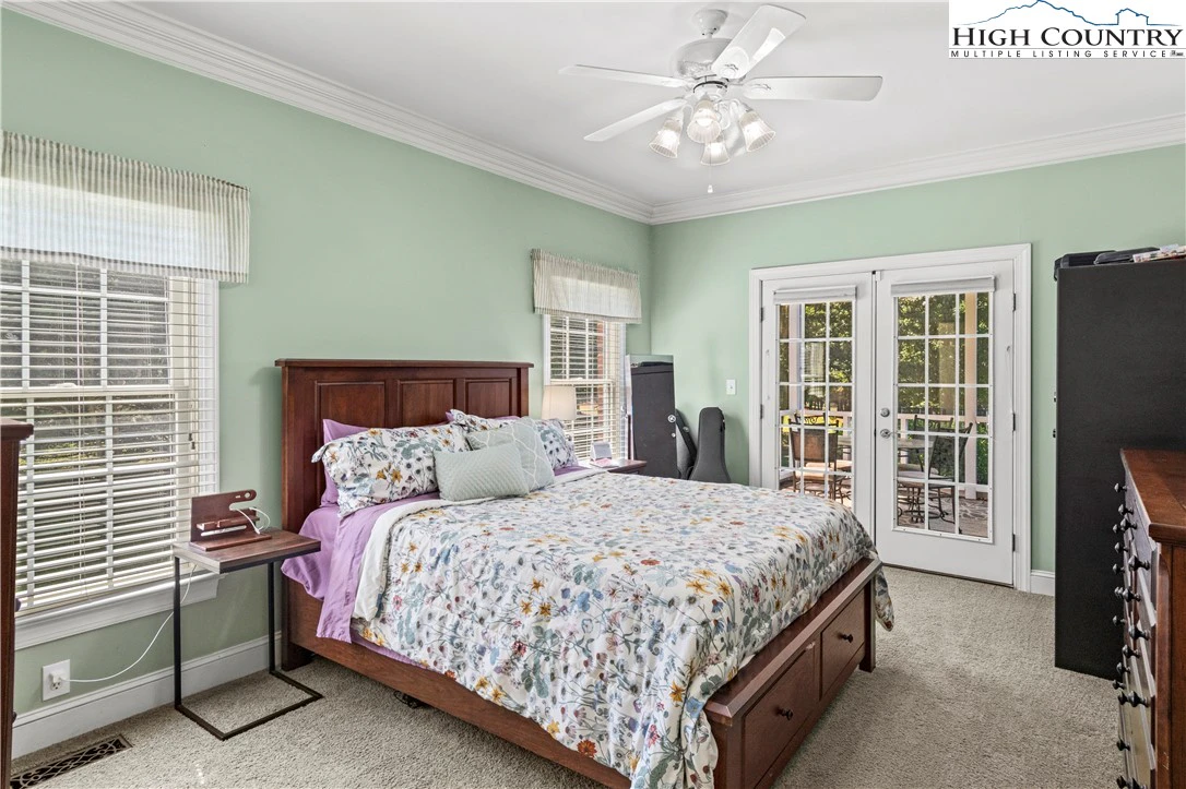 Image number 5 for the current listing