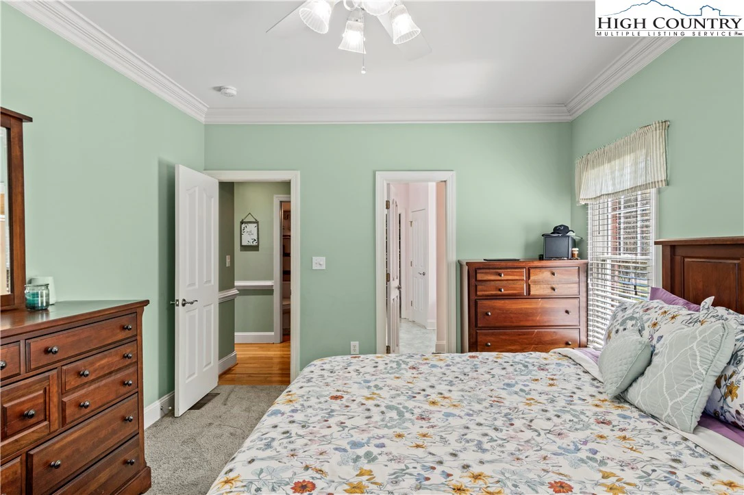 Image number 6 for the current listing