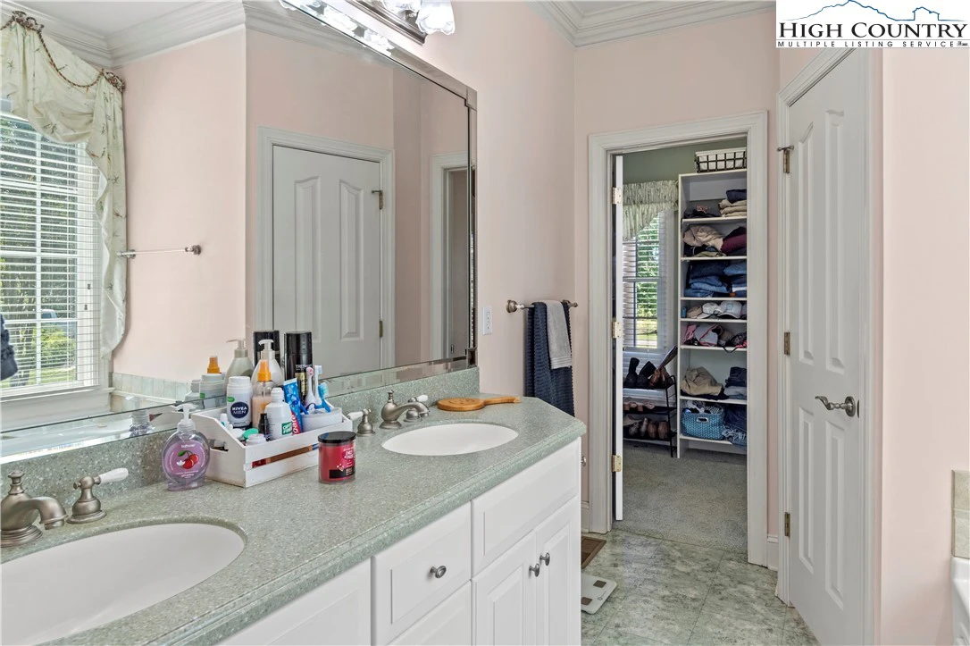 Image number 7 for the current listing