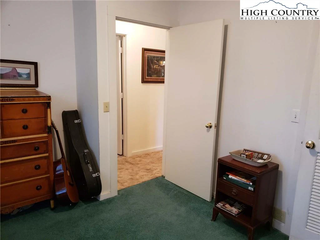 Image number 16 for the current listing