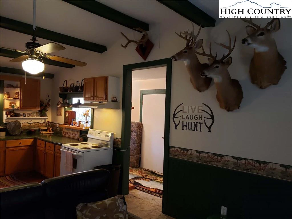 Image number 19 for the current listing