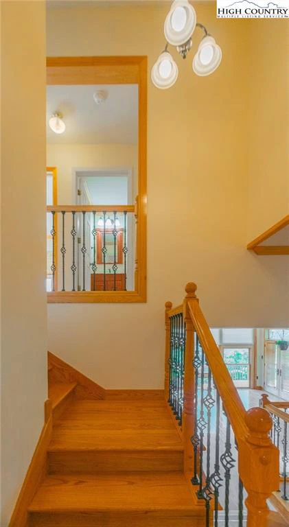 Image number 4 for the current listing