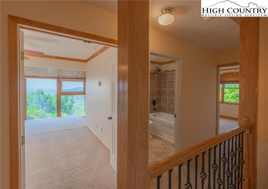 Image number 5 for the current listing