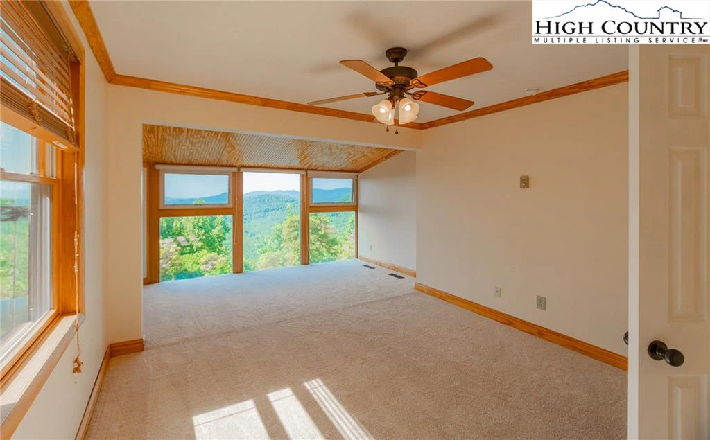 Image number 8 for the current listing