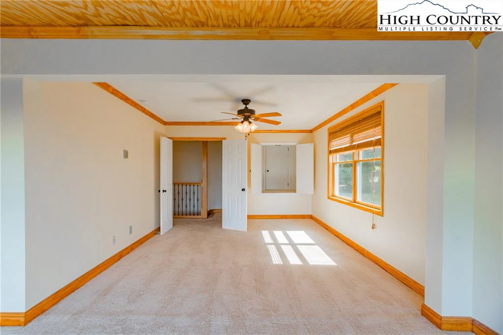 Image number 11 for the current listing
