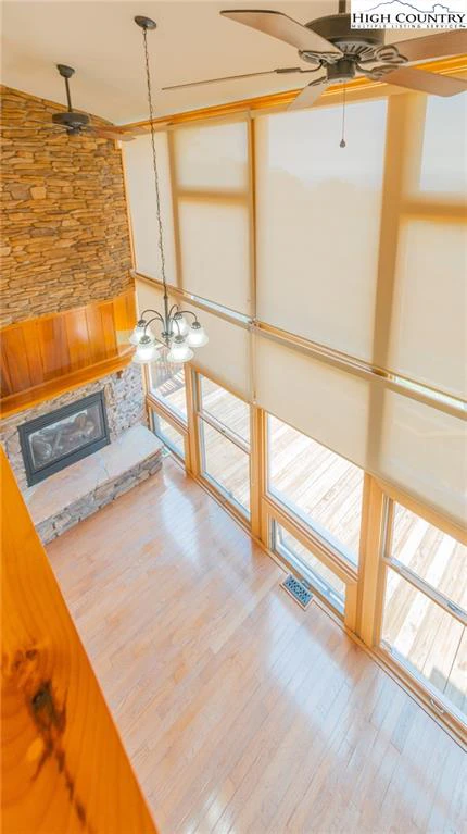 Image number 17 for the current listing