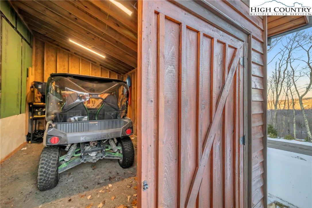 Image number 18 for the current listing
