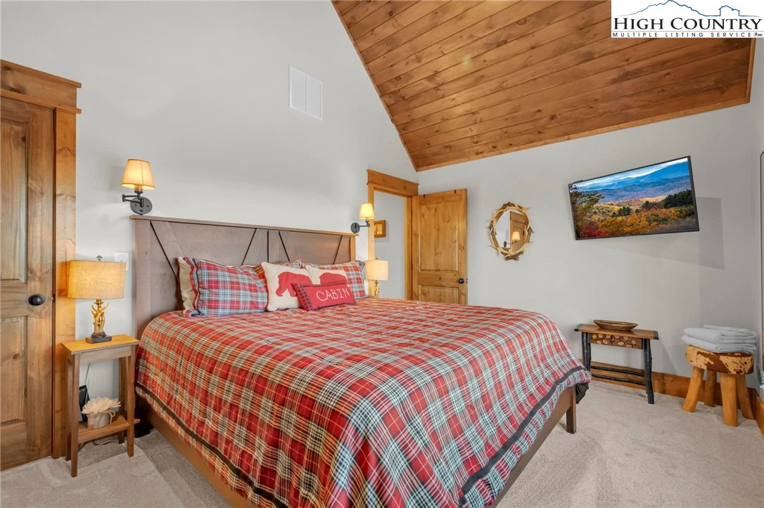 Image number 3 for the current listing
