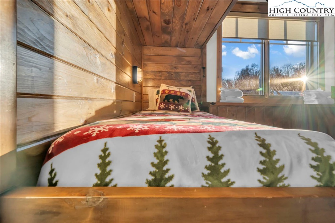 Image number 7 for the current listing