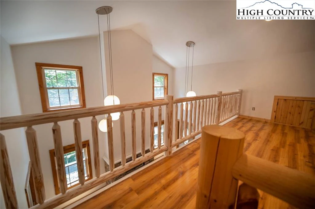 Image number 11 for the current listing