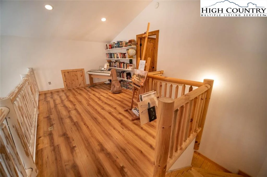 Image number 10 for the current listing