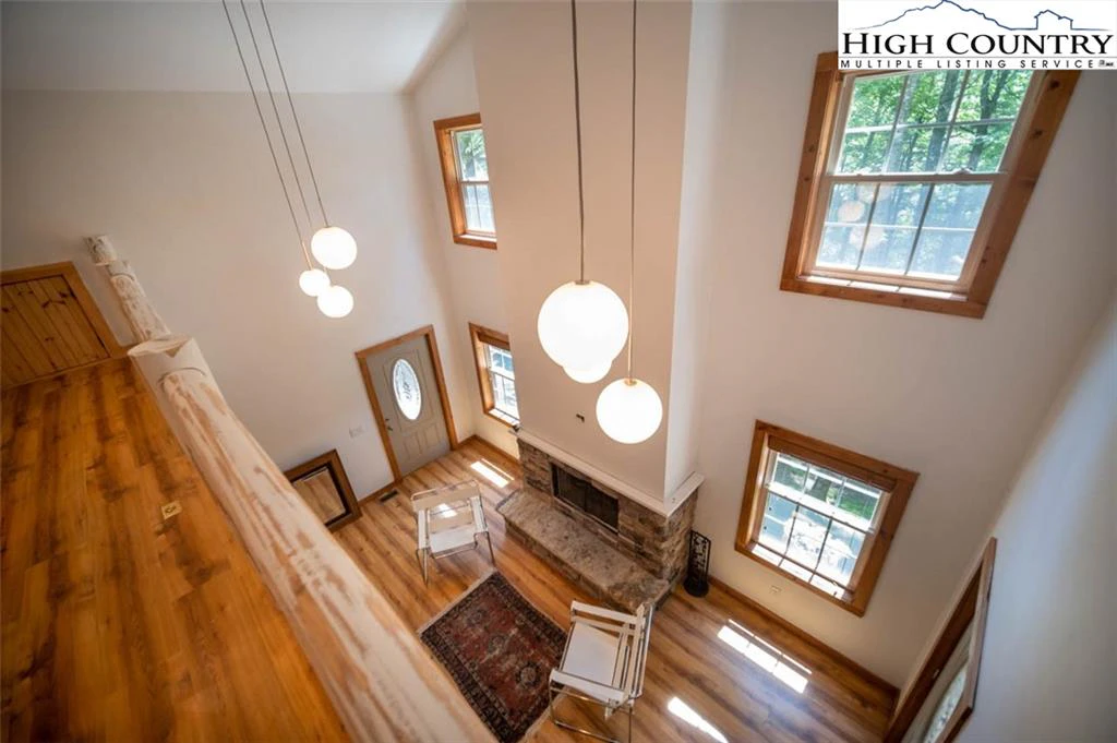 Image number 8 for the current listing