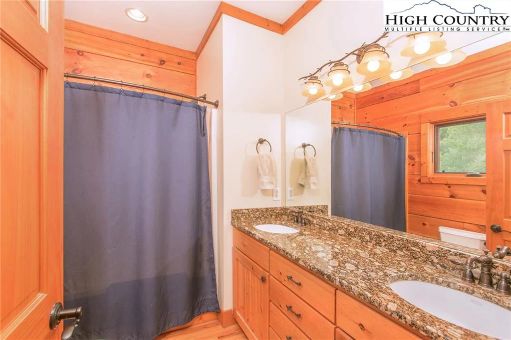 Image number 4 for the current listing