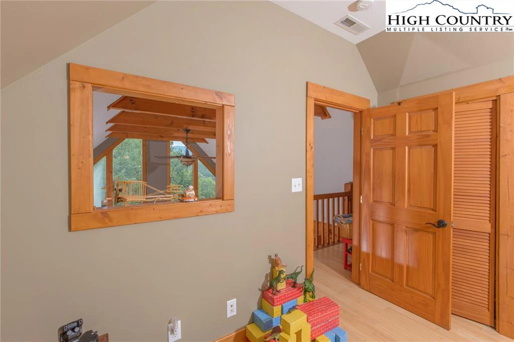 Image number 6 for the current listing