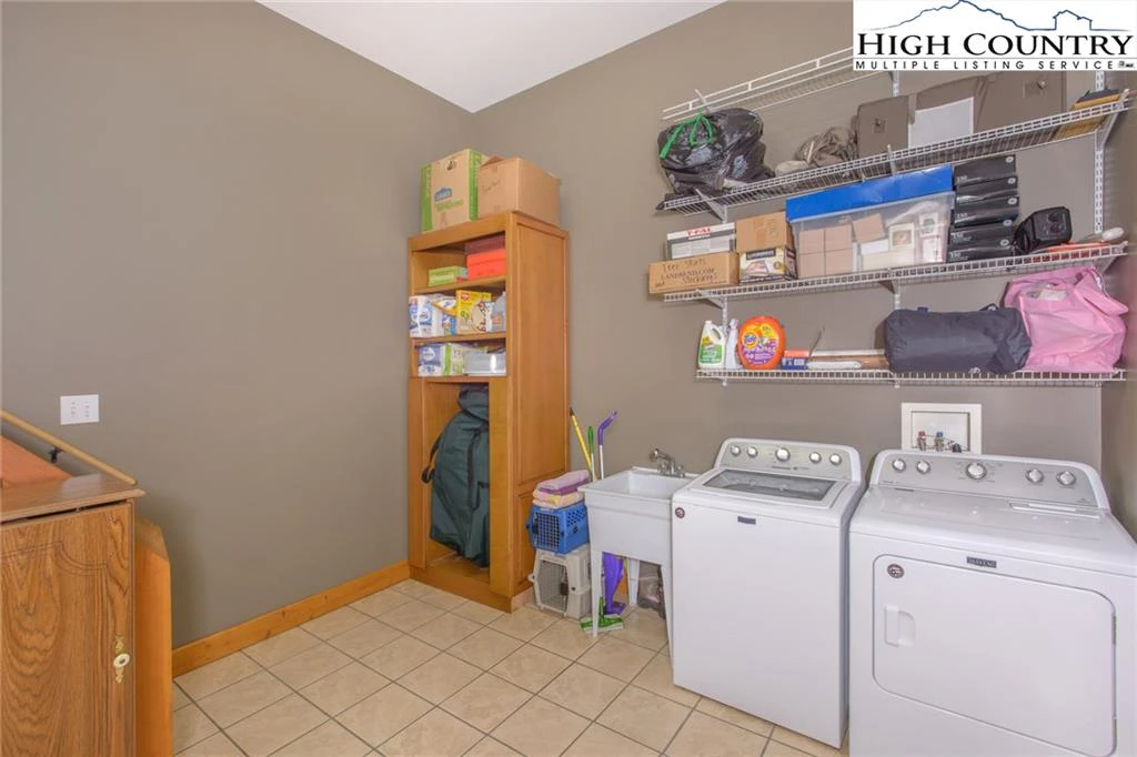 Image number 7 for the current listing