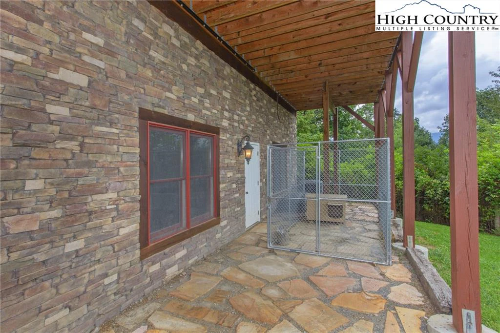 Image number 21 for the current listing