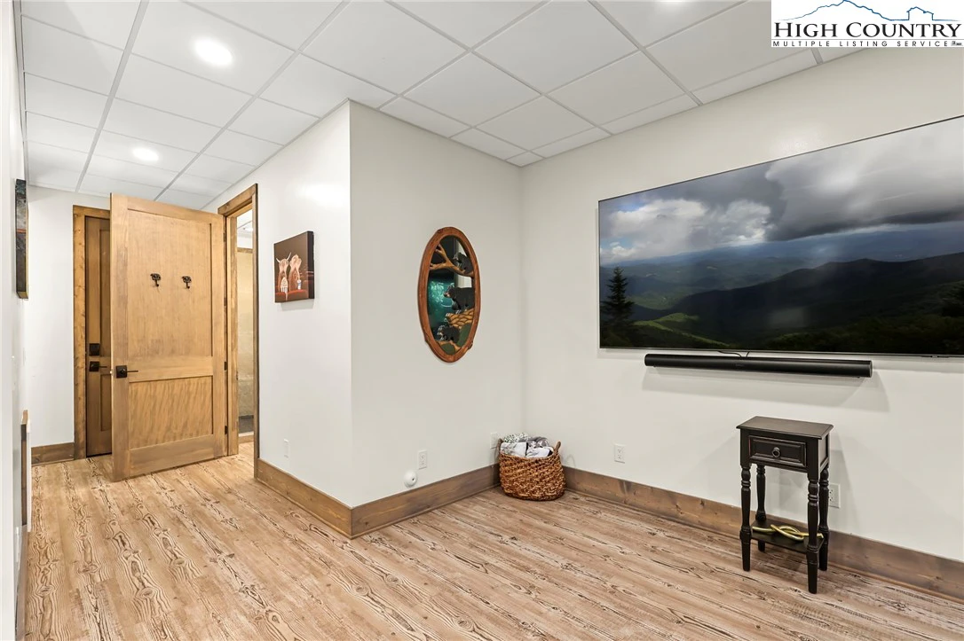 Image number 4 for the current listing