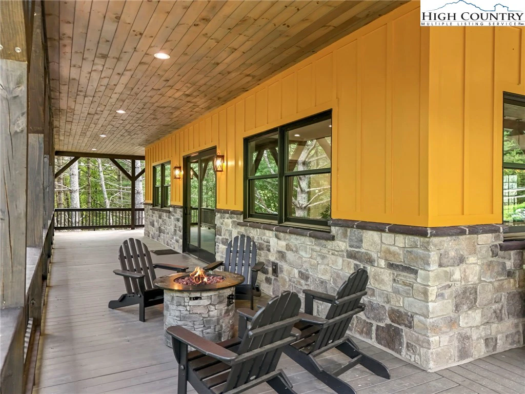 Image number 21 for the current listing