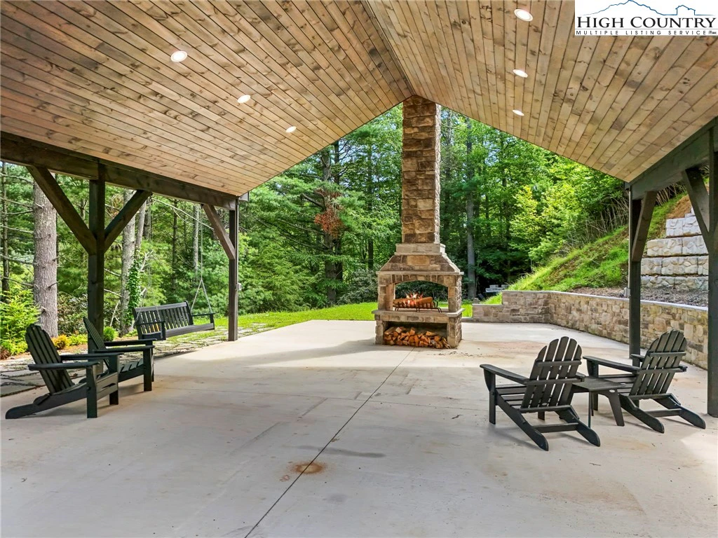 Image number 19 for the current listing