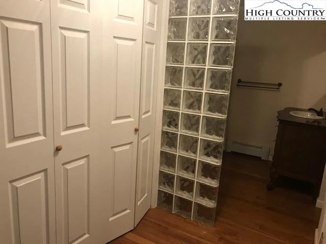 Image number 9 for the current listing