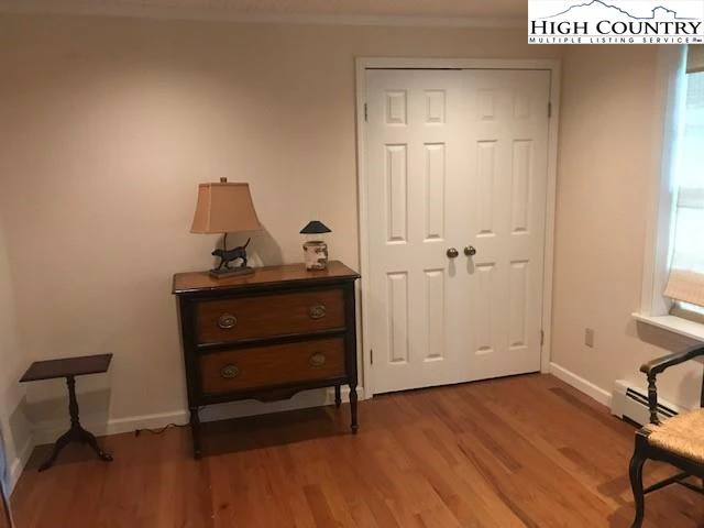 Image number 7 for the current listing