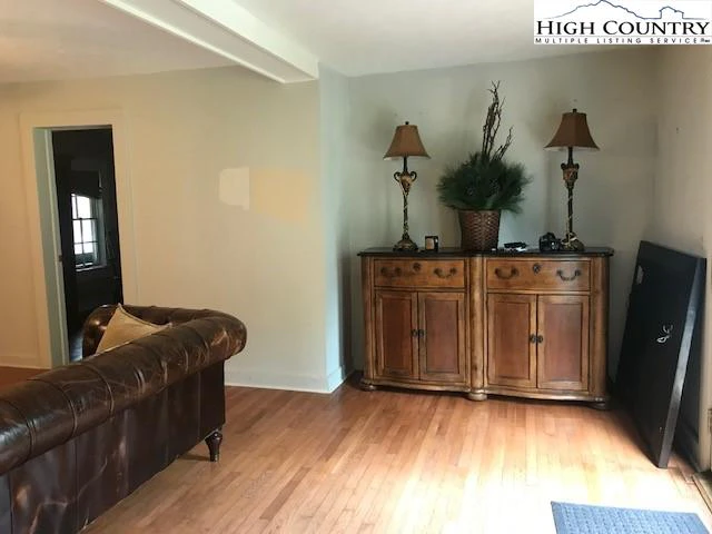 Image number 3 for the current listing