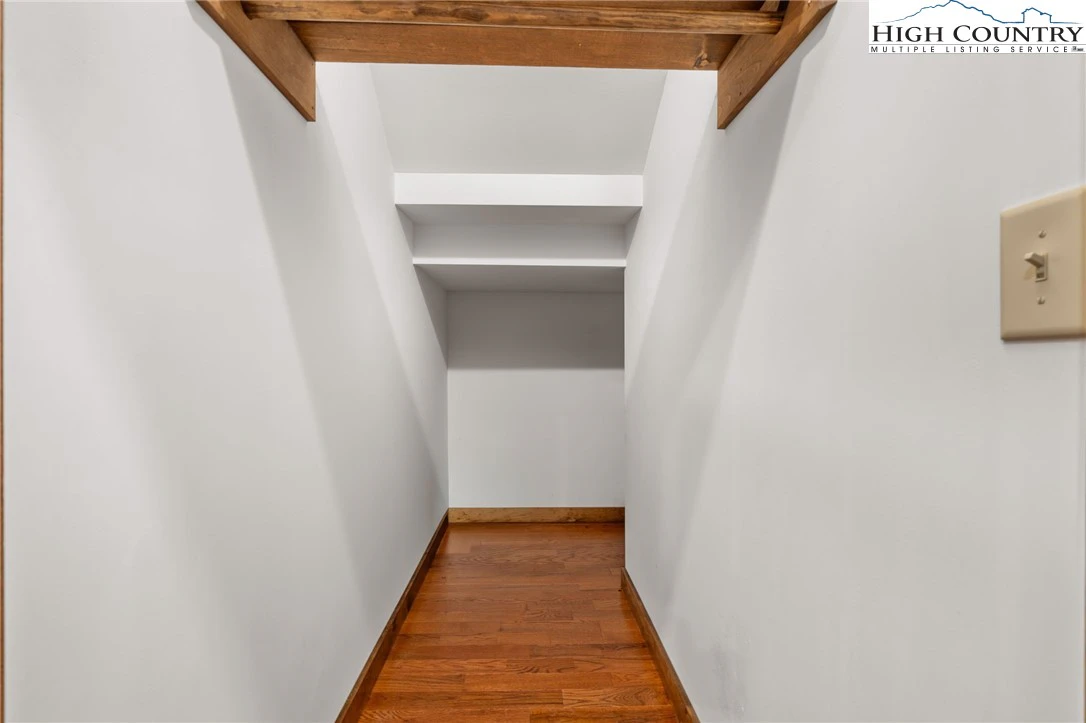 Image number 3 for the current listing