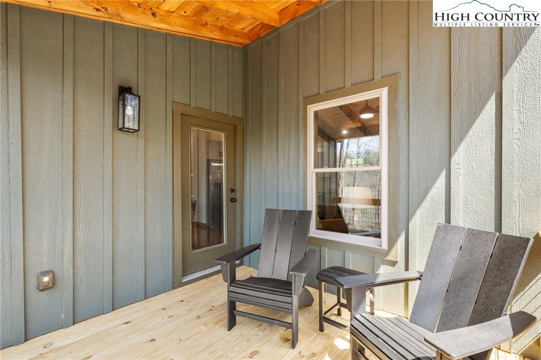 Image number 13 for the current listing