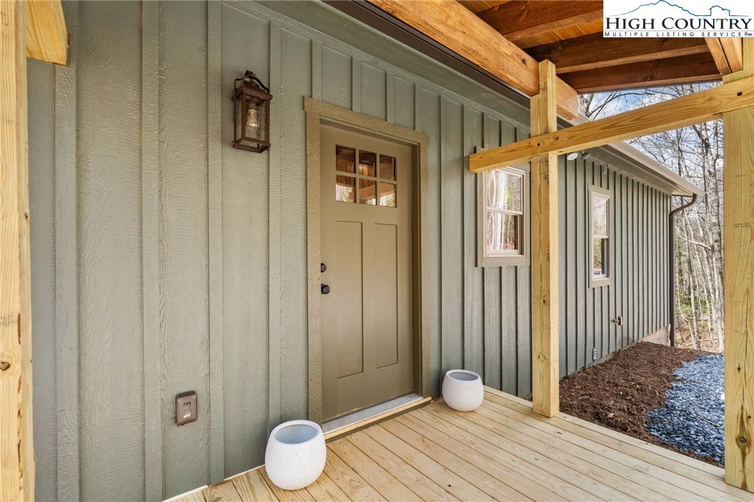 Image number 14 for the current listing