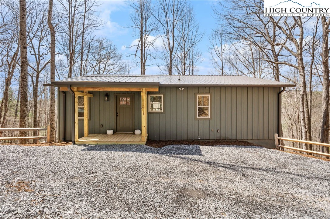 Image number 15 for the current listing