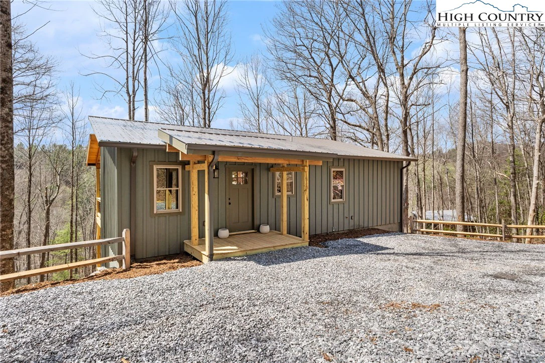 Image number 16 for the current listing