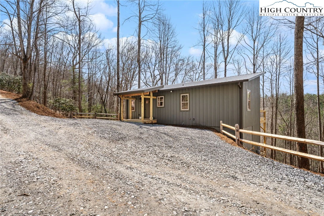 Image number 17 for the current listing