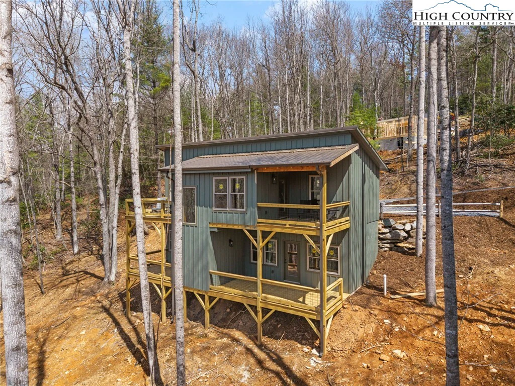 Image number 19 for the current listing