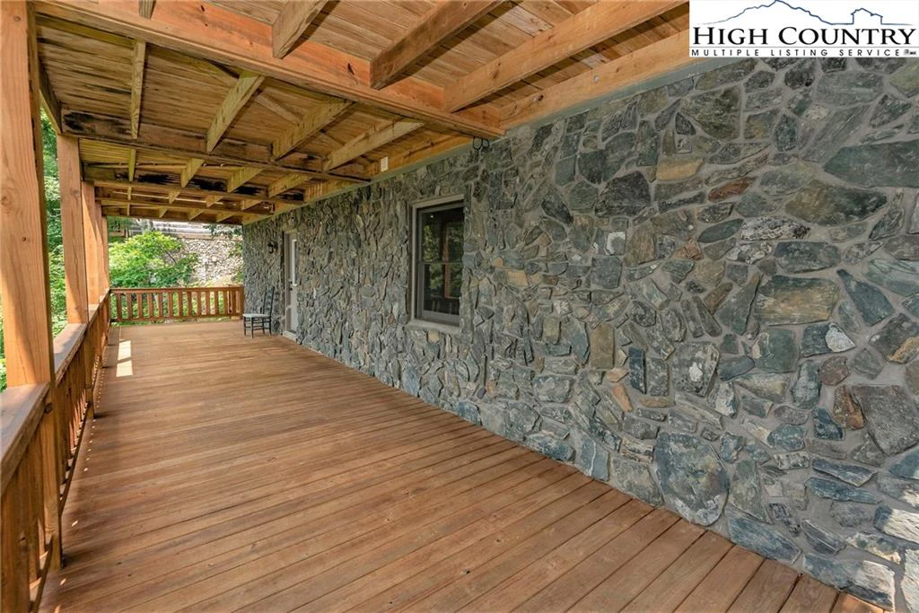 Image number 17 for the current listing