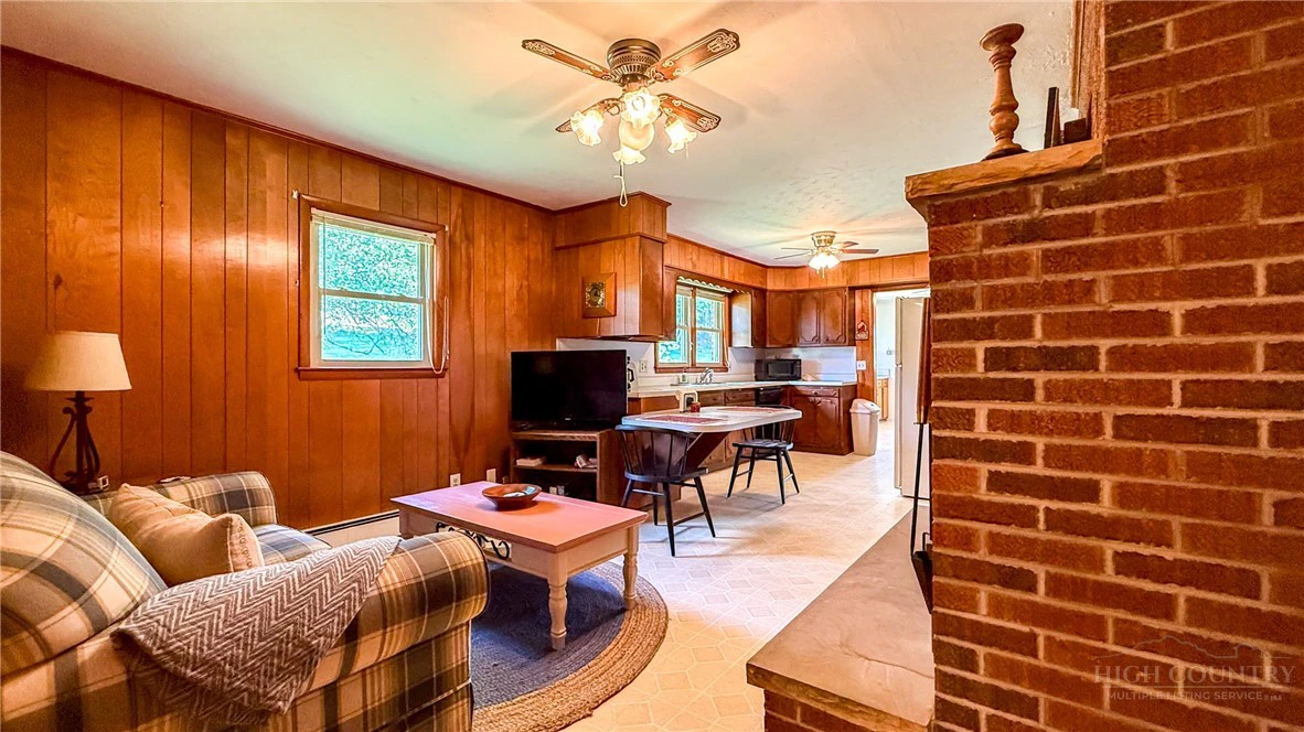 Image number 4 for the current listing