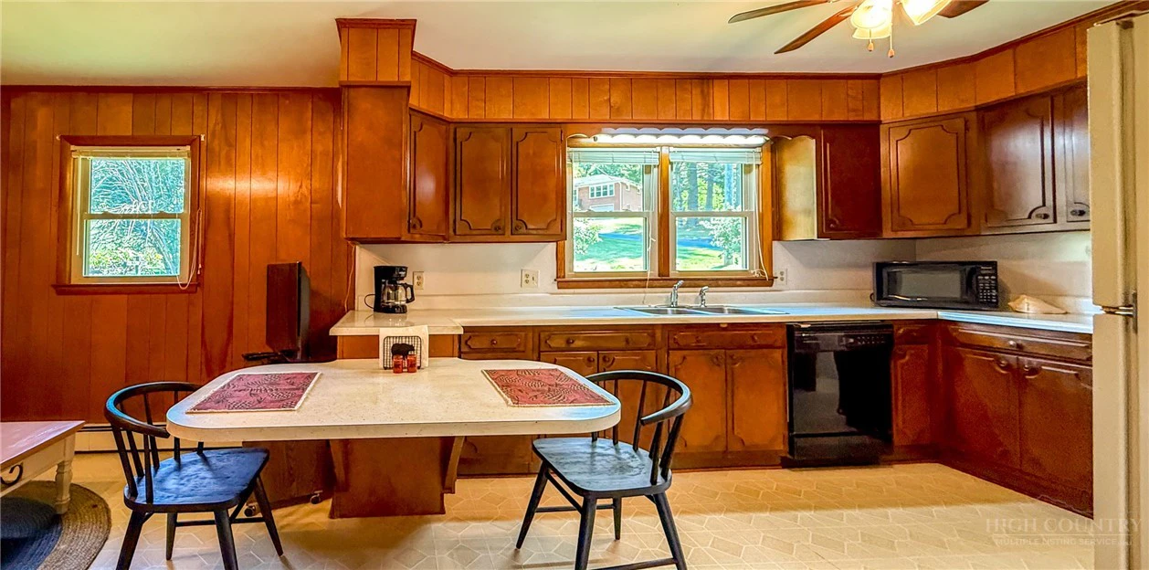 Image number 3 for the current listing