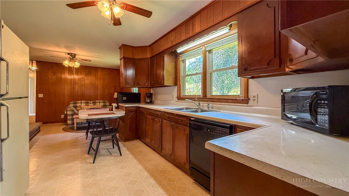 Image number 2 for the current listing
