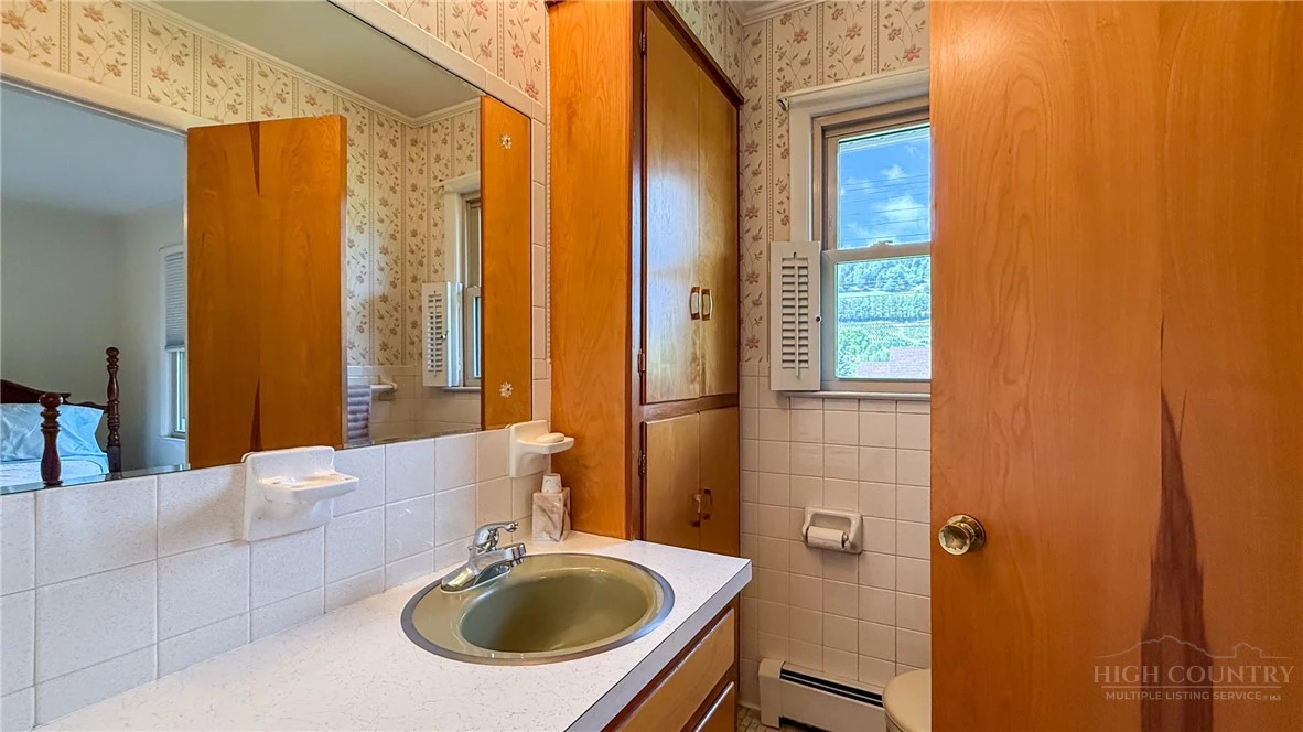 Image number 10 for the current listing