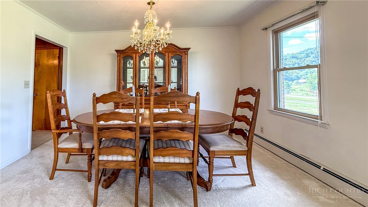 Image number 14 for the current listing