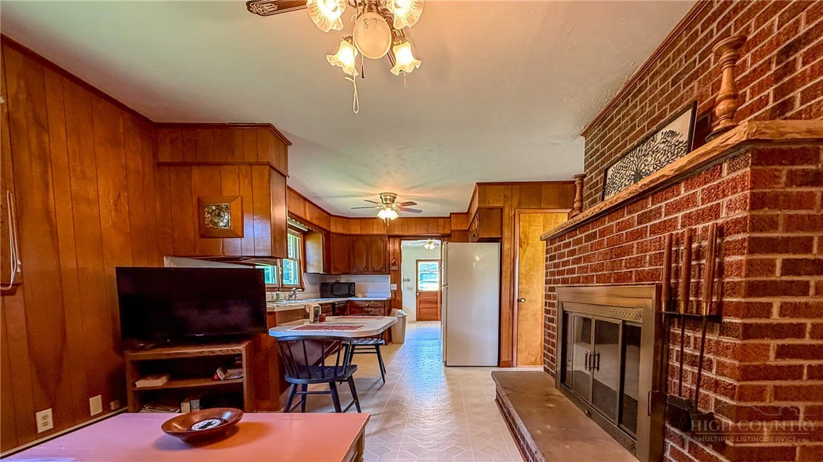 Image number 21 for the current listing