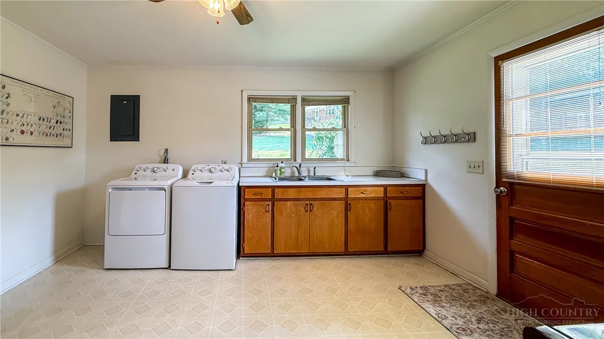 Image number 15 for the current listing