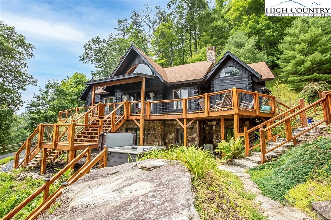 Image number 1 for the current listing